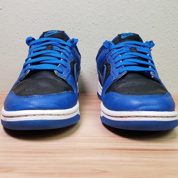 Athletic_Shoes